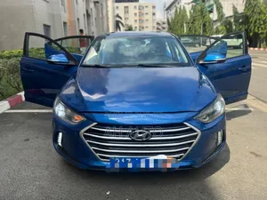 Hyundai Elantra Limited Sedan FWD (2.0L 4cyl 6A) 2017 Blue