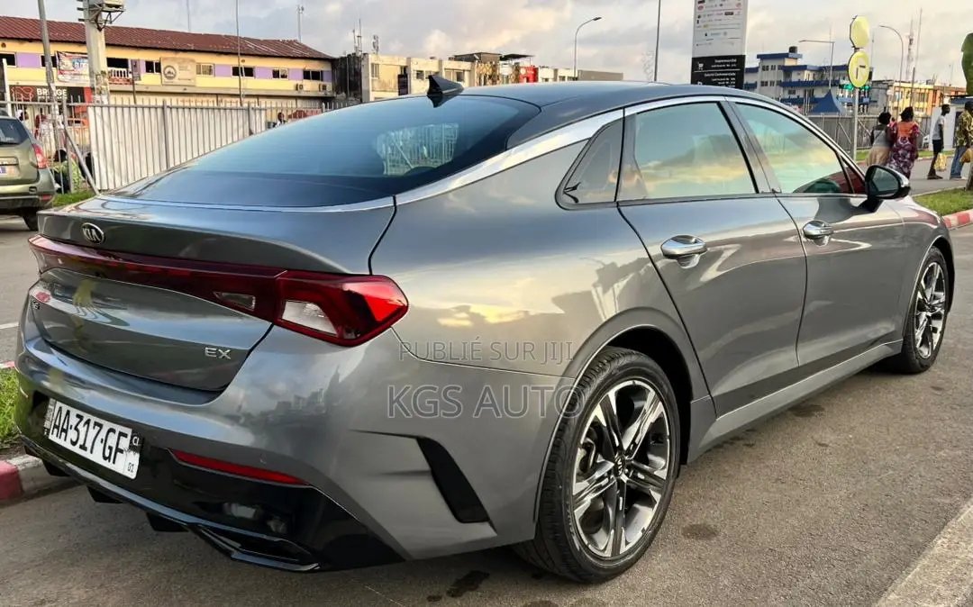 Kia K5 EX 2022 Gris