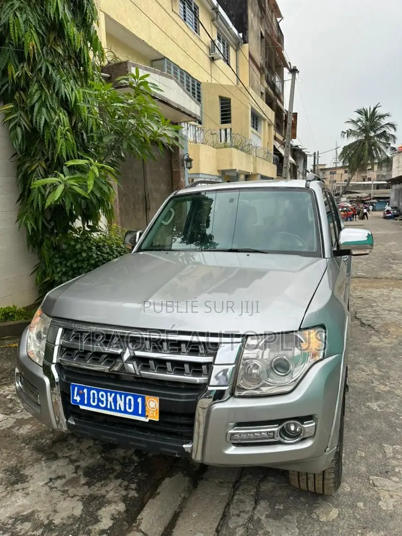 Mitsubishi Pajero V80 3.8 V6 GLS 2018 Gris
