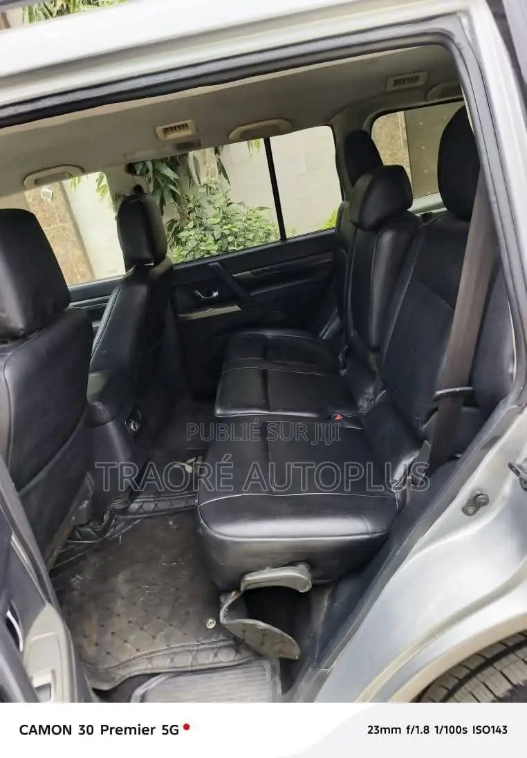 Mitsubishi Pajero V80 3.8 V6 GLS 2018 Gris