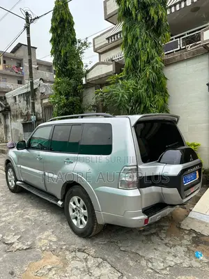 Mitsubishi Pajero V80 3.8 V6 GLS 2018 Gris
