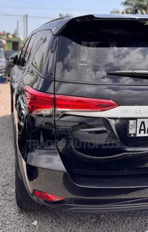 New Toyota Fortuner 2.4 D AWD 2024 Black