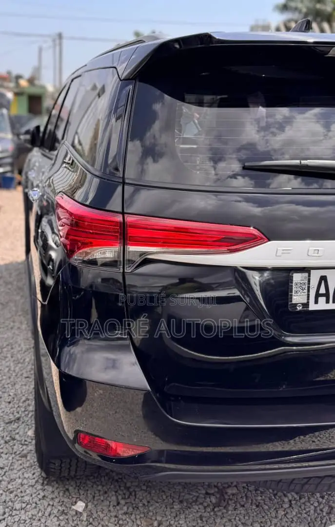 New Toyota Fortuner 2.4 D AWD 2024 Black