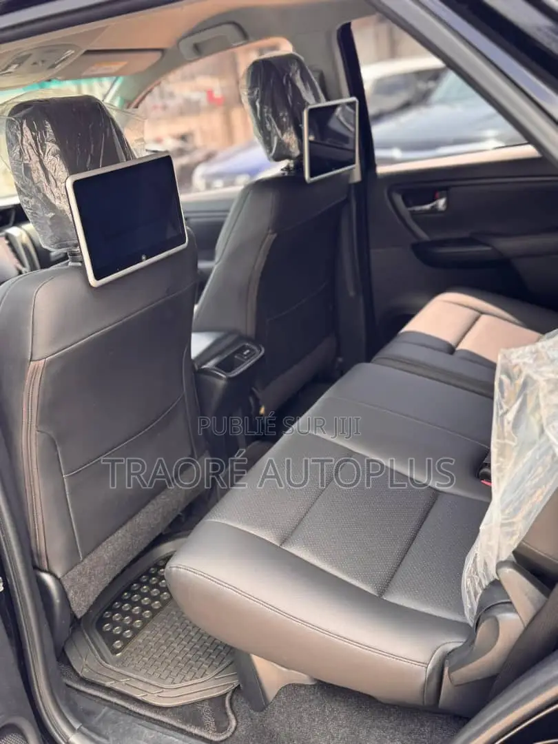 New Toyota Fortuner 2.4 D AWD 2024 Black
