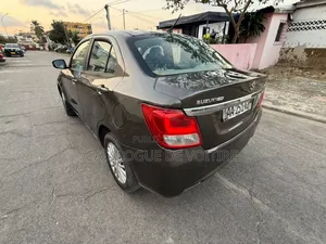 Suzuki Dzire 2024 Gris