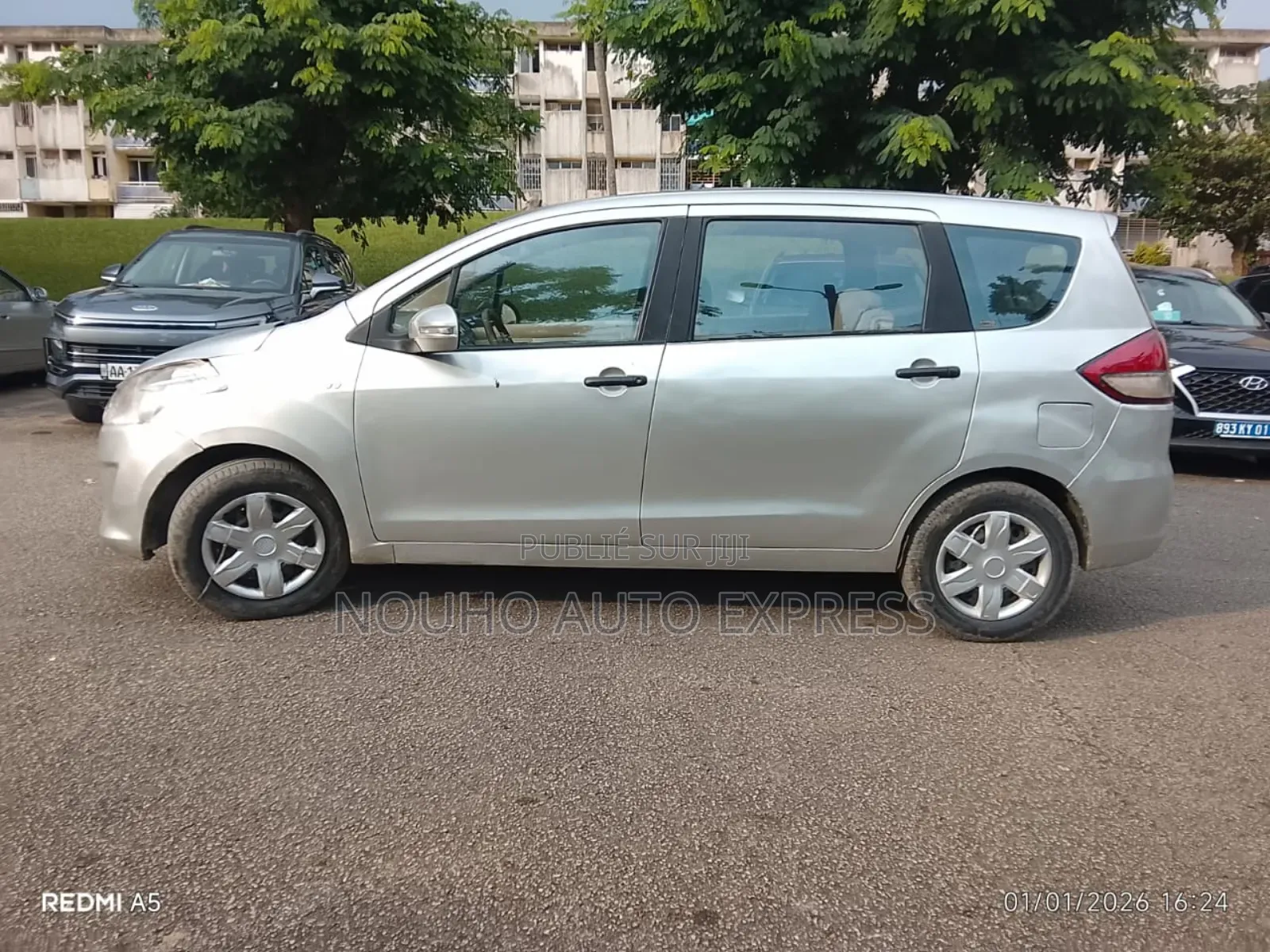 Suzuki Ertiga 2015 Gris