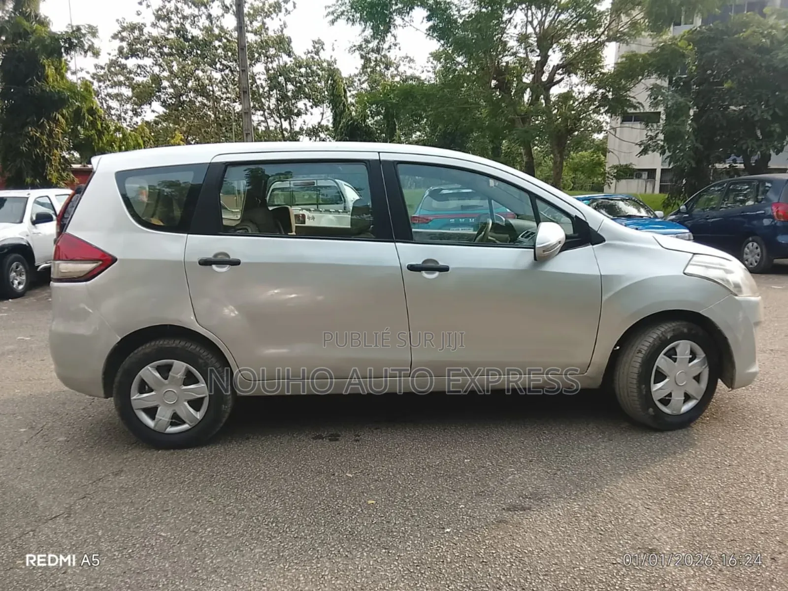 Suzuki Ertiga 2015 Gris