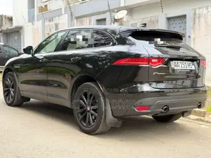Jaguar F-Pace 25t Premium AWD 2020 Black