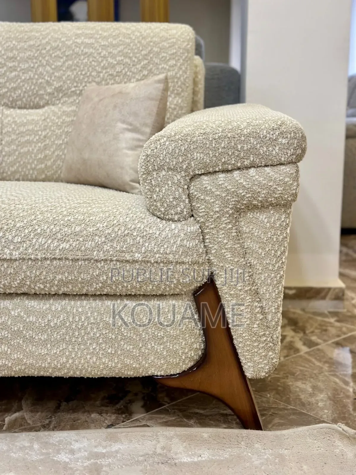 Salon Neuf Disponible À Très Bon Prix