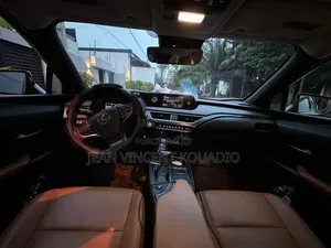 Lexus UX 200 2020 Argenté