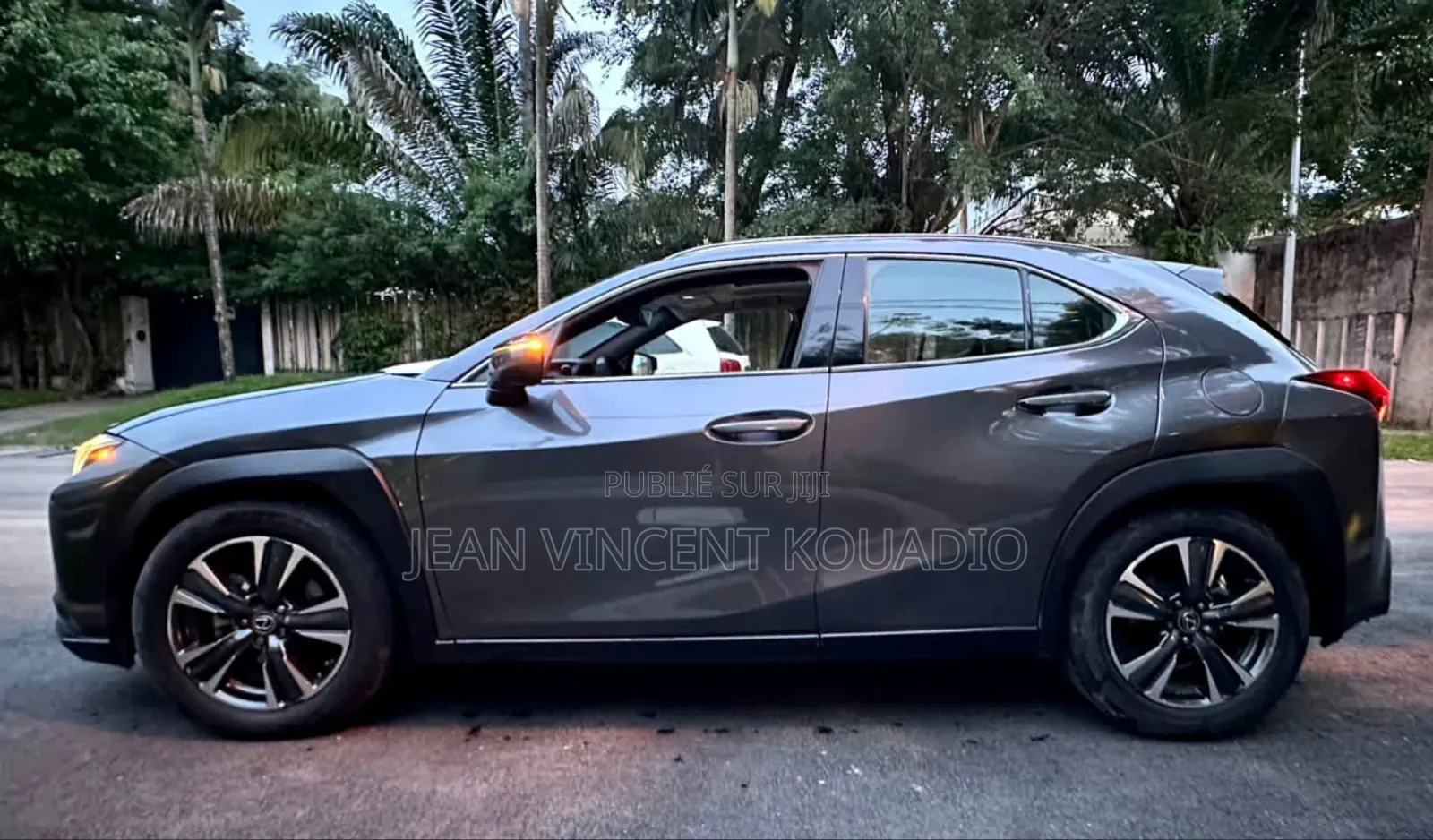 Lexus UX 200 2020 Argenté