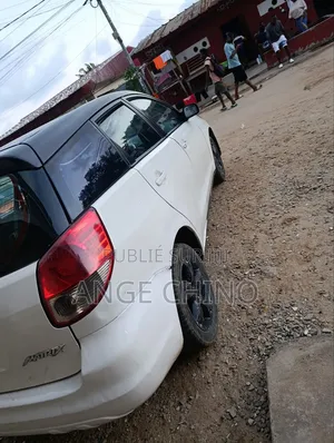 Toyota Matrix XR Hatchback AWD (1.8L 4cyl 4A) 2003 Blanc