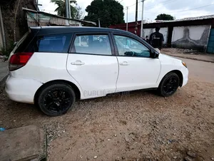 Toyota Matrix XR Hatchback AWD (1.8L 4cyl 4A) 2003 Blanc