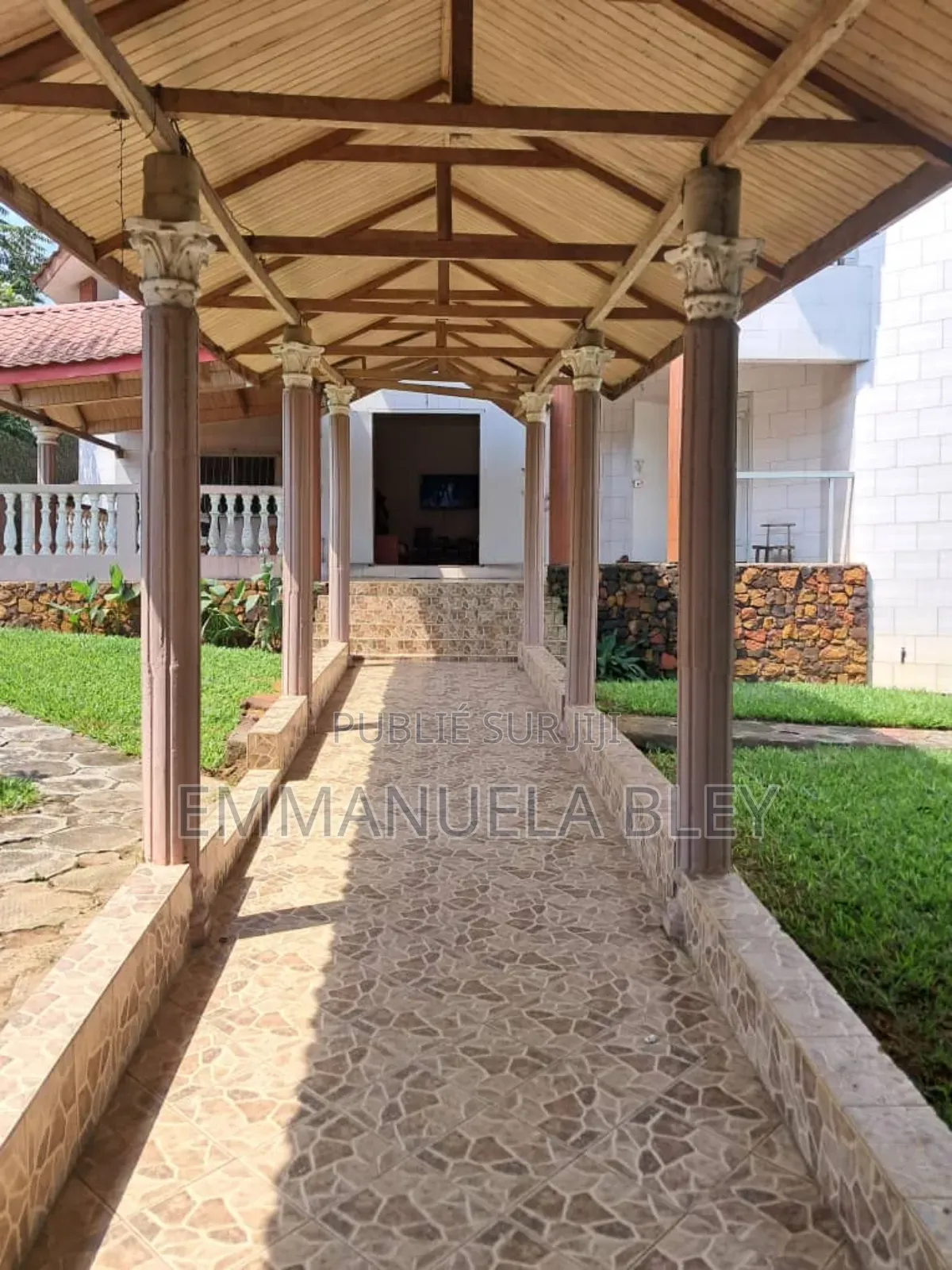 6chbre Villa dans Deux Plateaux à Vendre