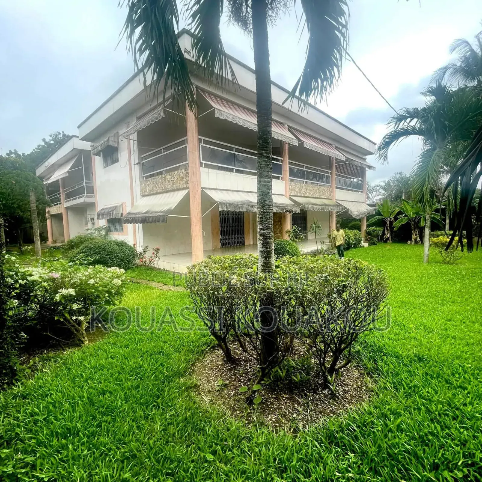 8chbre Duplex dans Kouassi, Cocody à Vendre