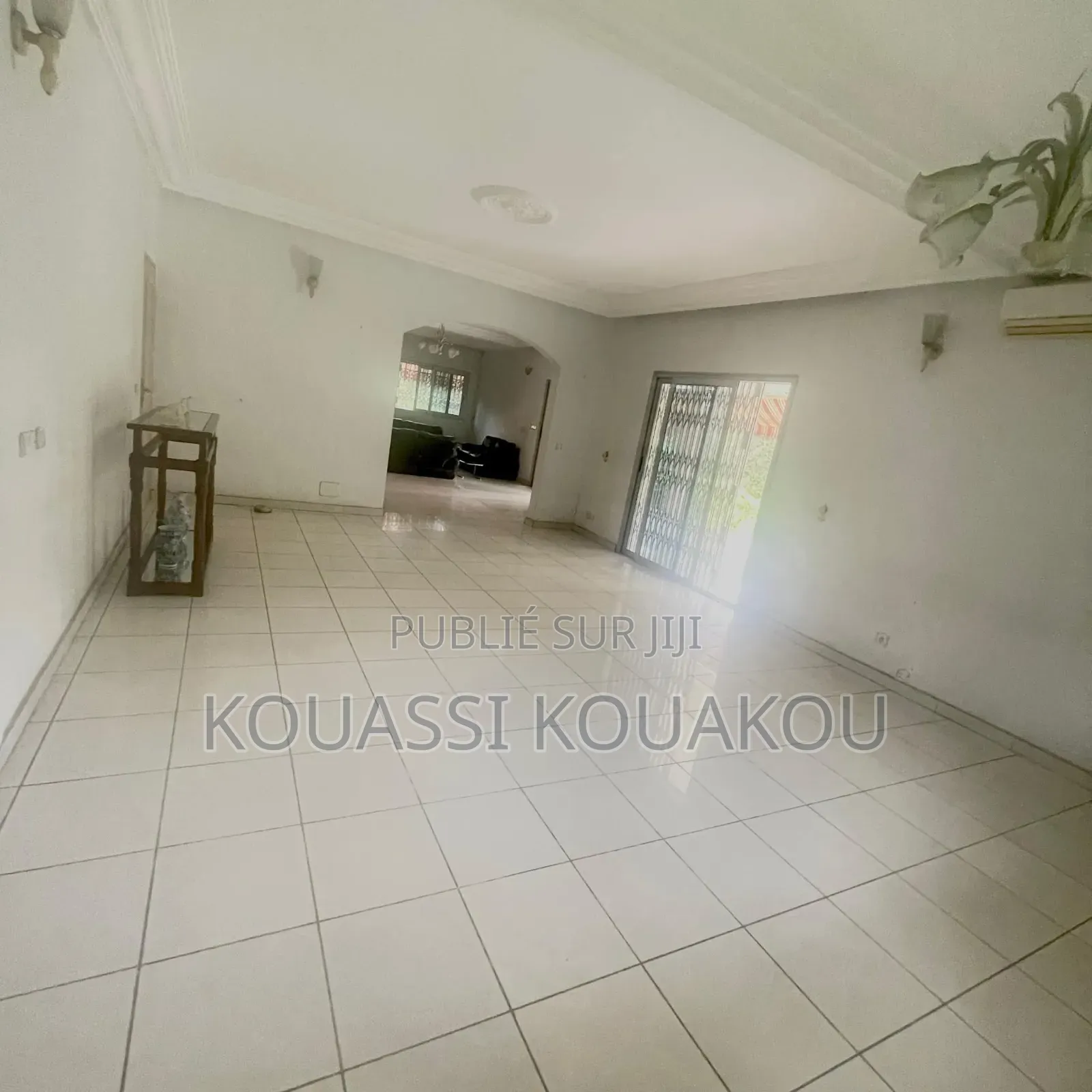 8chbre Duplex dans Kouassi, Cocody à Vendre