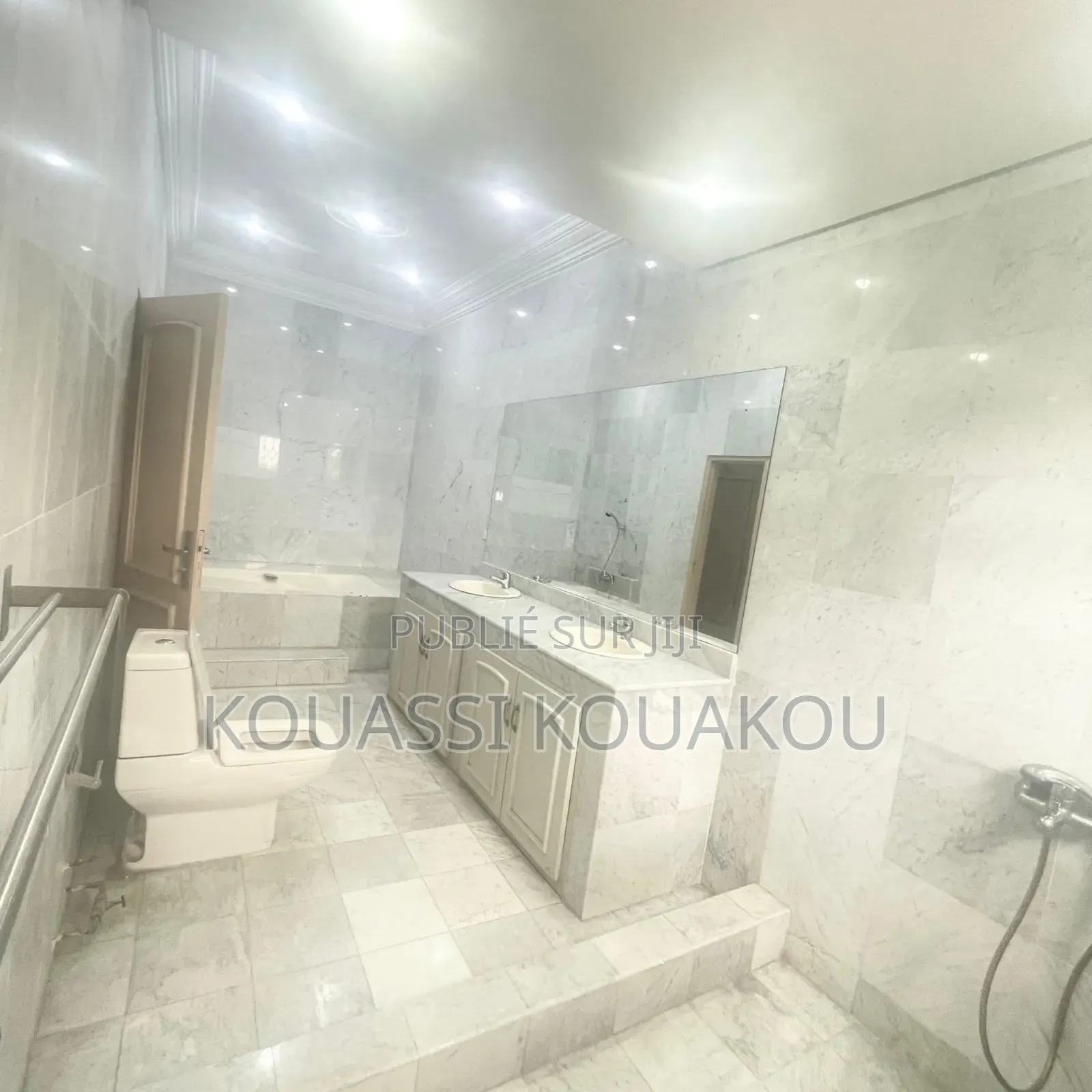 8chbre Duplex dans Kouassi, Cocody à Vendre