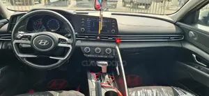 Hyundai Elantra 2021 Gris