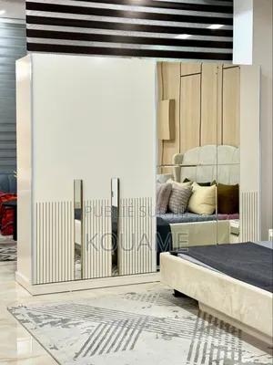 Placard Neuf Disponible