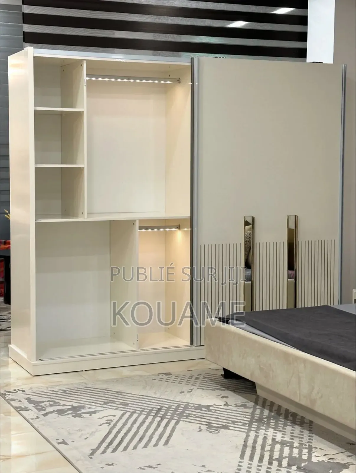 Placard Neuf Disponible