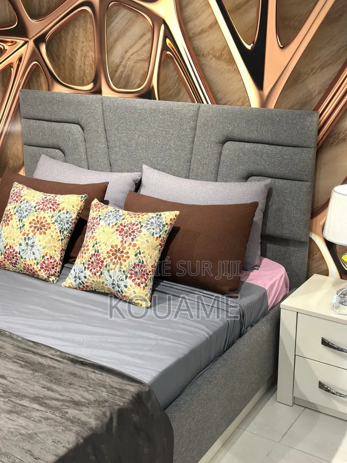 Lit Et Cadres De Lit Neuf Et Disponible