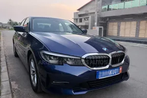 BMW 318i 2022 Blue