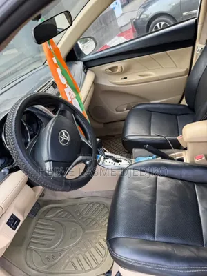 Toyota Yaris 2015 Blanc