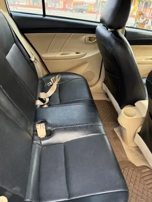 Toyota Yaris 2015 Blanc