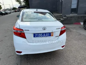 Toyota Yaris 2015 Blanc