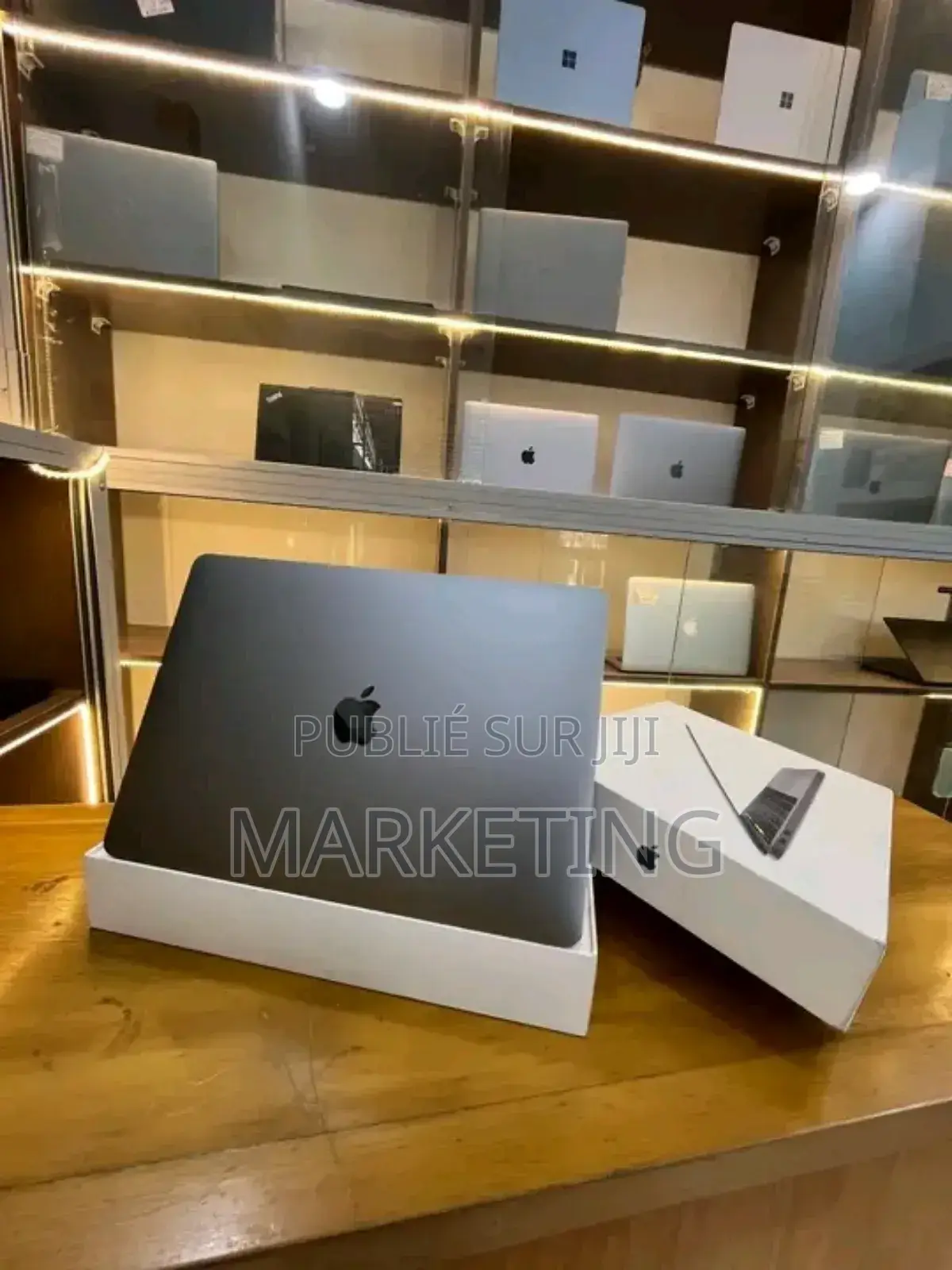 New Ordinateur Portable Apple MacBook 2019 8GB AMD Ryzen 7 SSD 256GB