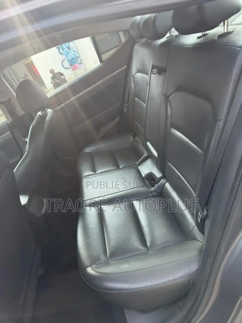 Hyundai Elantra 2018 Gris