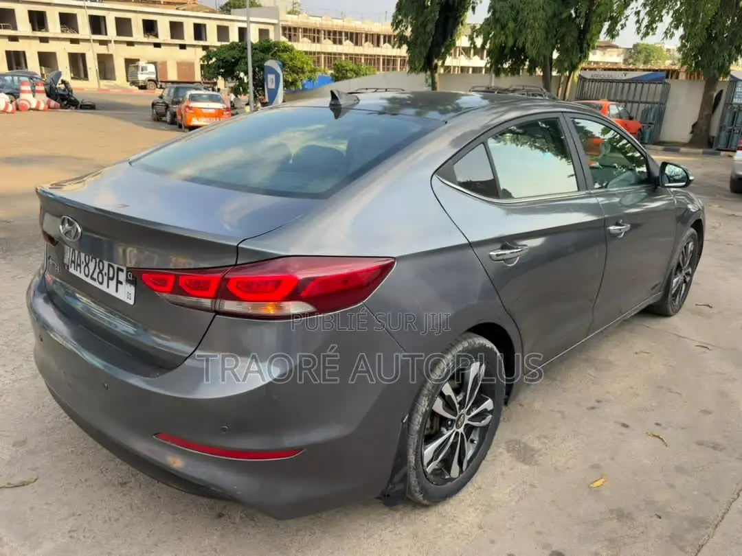 Hyundai Elantra 2018 Gris