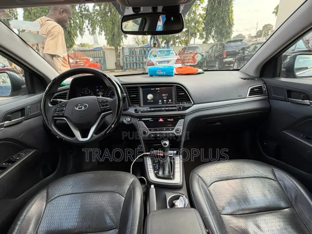 Hyundai Elantra 2018 Gris