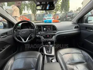 Hyundai Elantra 2018 Gris