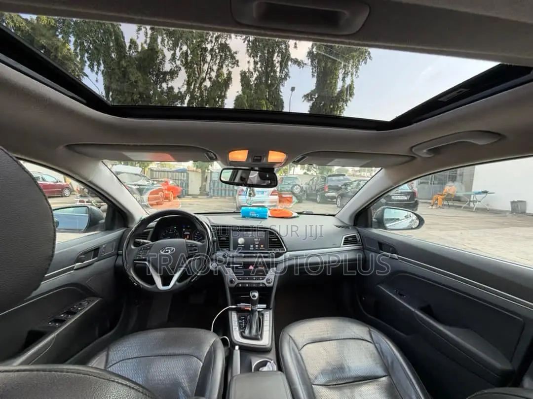 Hyundai Elantra 2018 Gris