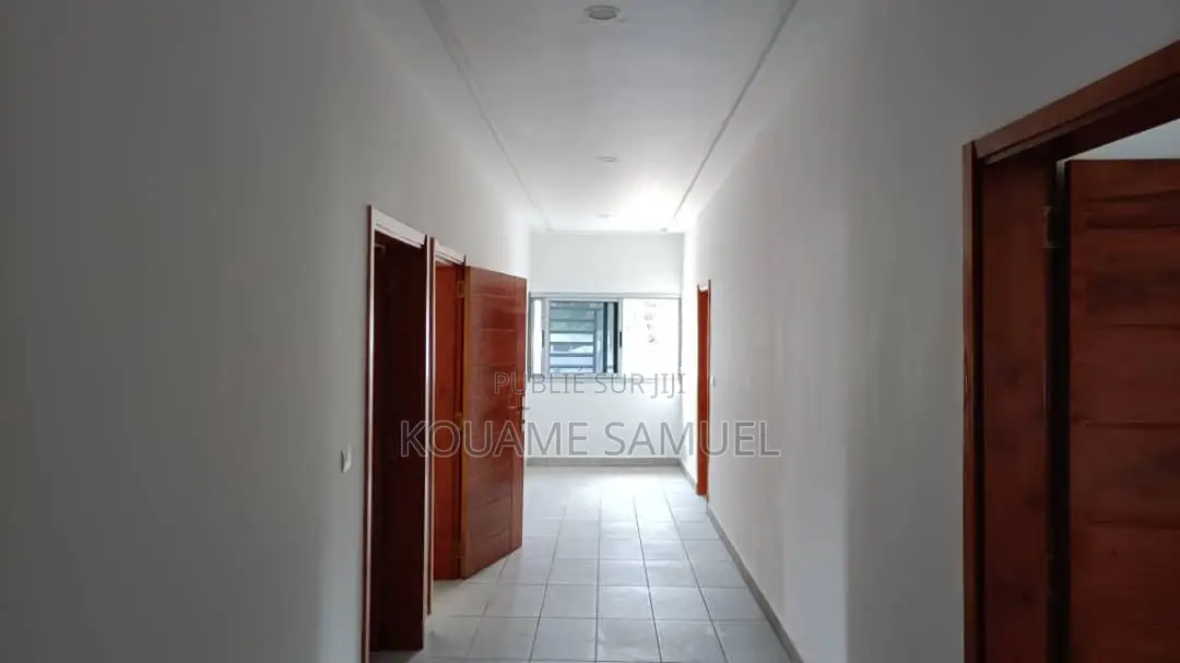 6chbre Villa dans Cocody à Louer