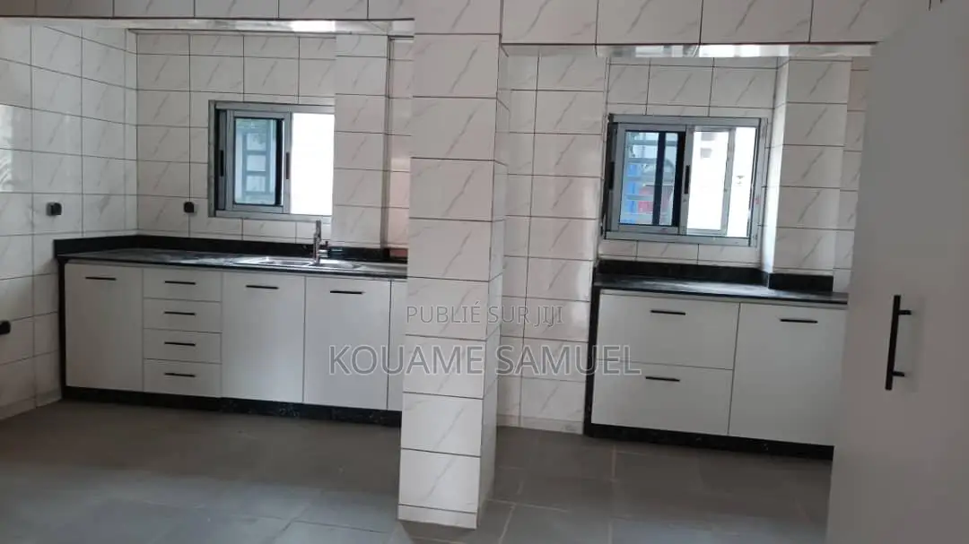 6chbre Villa dans Cocody à Louer