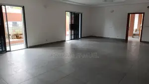6chbre Villa dans Cocody à Louer