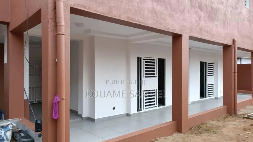 6chbre Villa dans Cocody à Louer