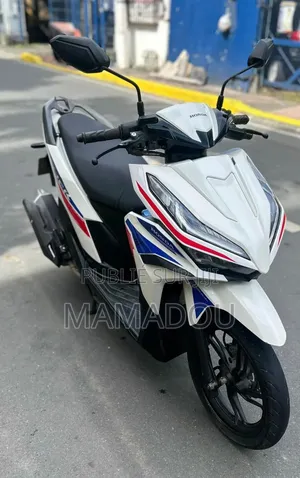 New Honda CB 2025 Blanc