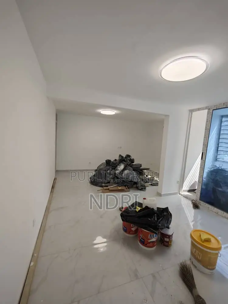 3chbre Appartement dans Building House, Cocody à Vendre