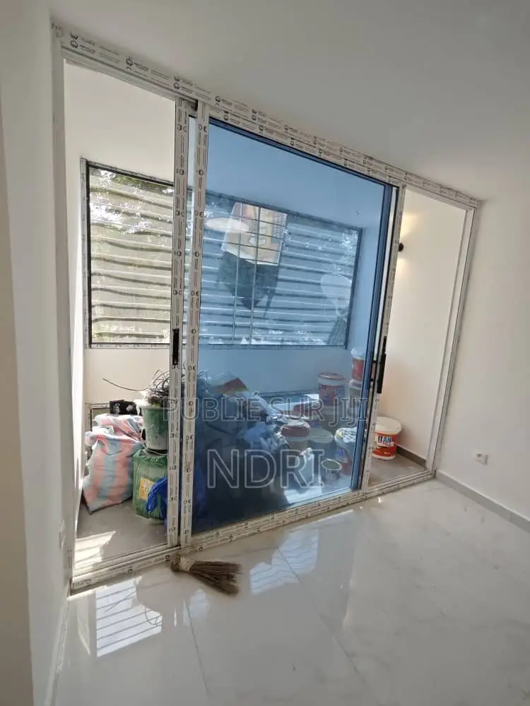 3chbre Appartement dans Building House, Cocody à Vendre