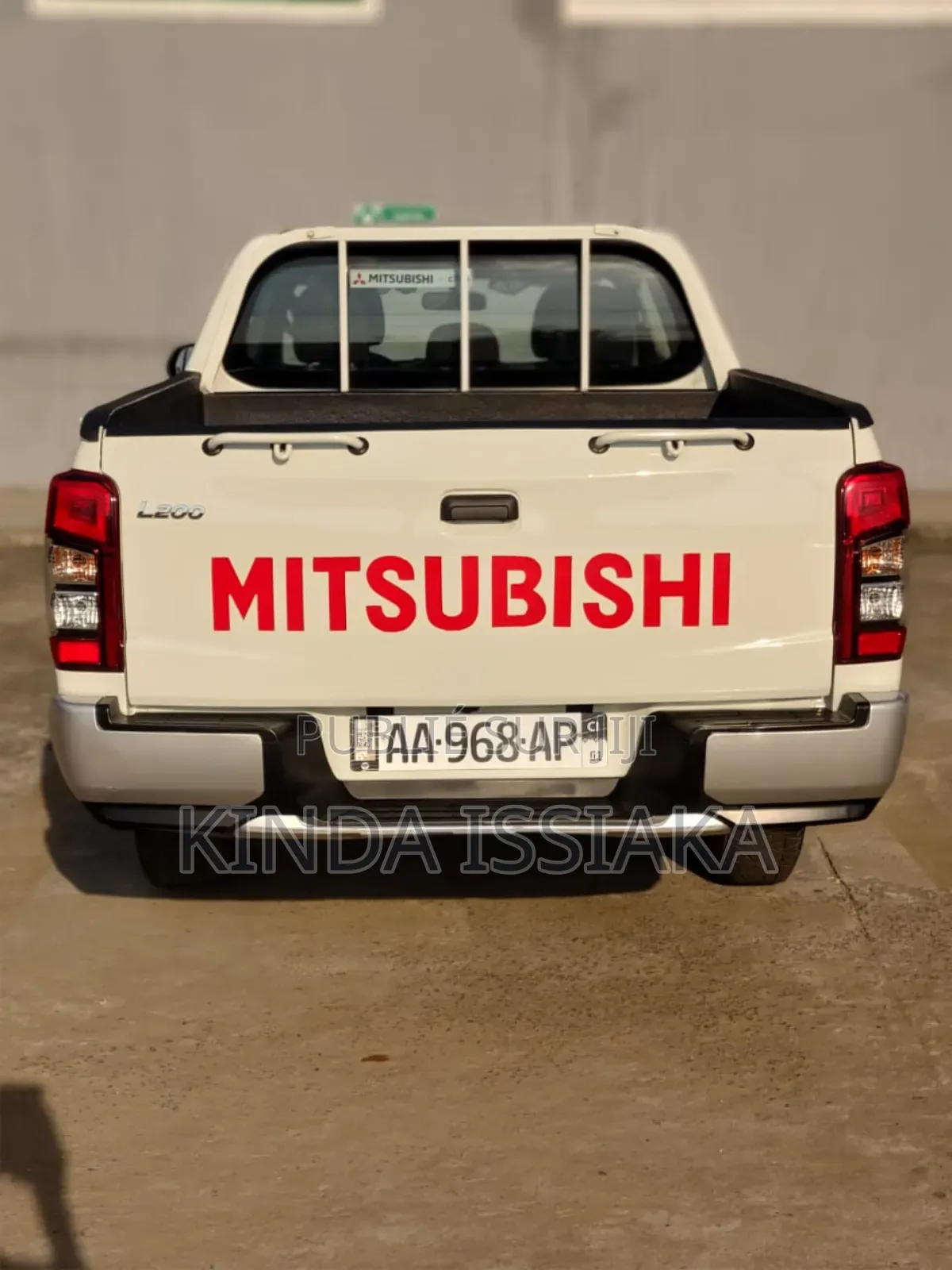 Mitsubishi L200 2023 Blanc cassé
