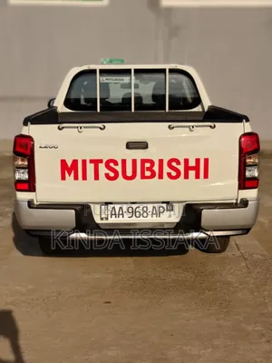 Mitsubishi L200 2023 Blanc cassé