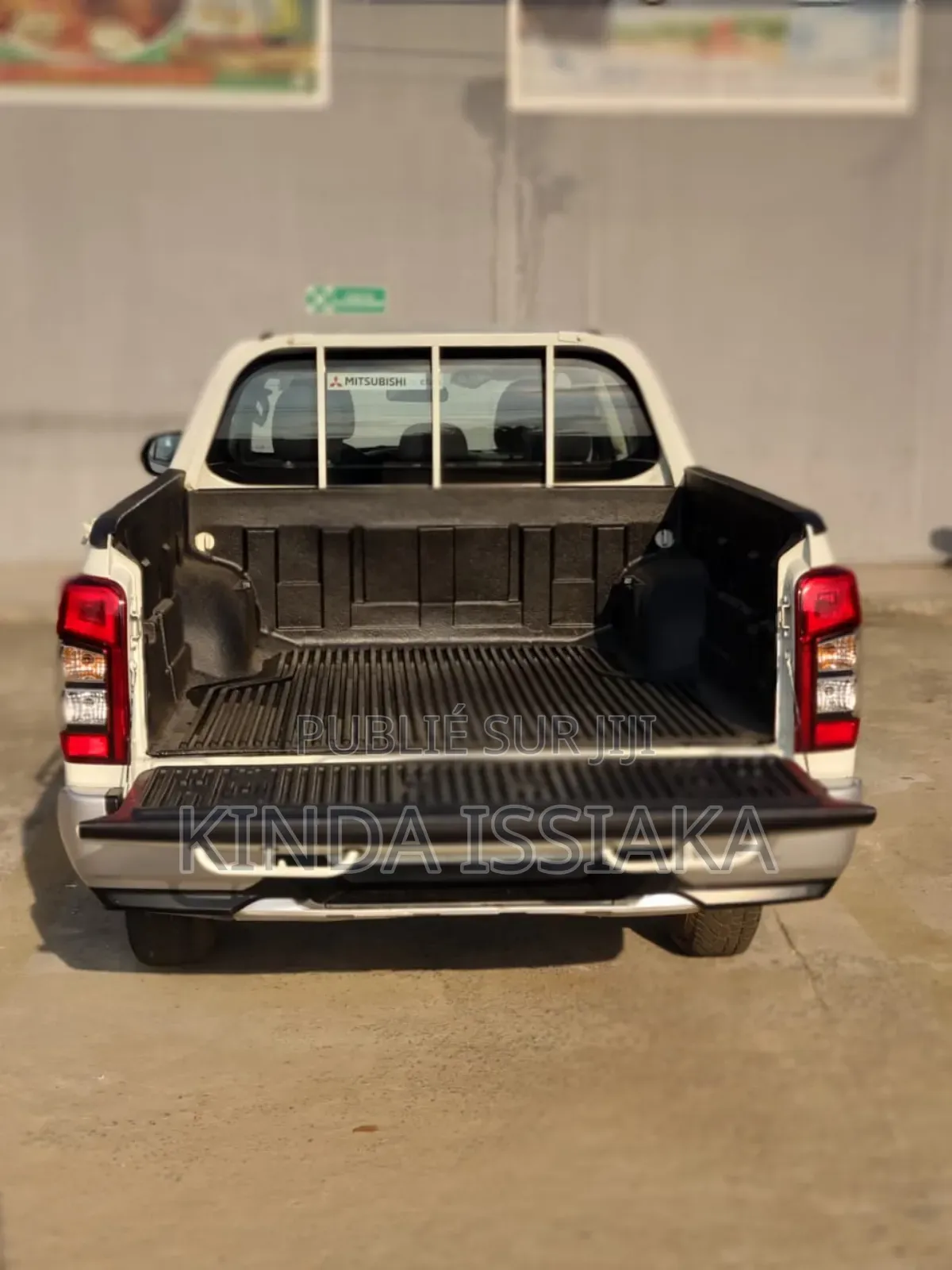 Mitsubishi L200 2023 Blanc cassé