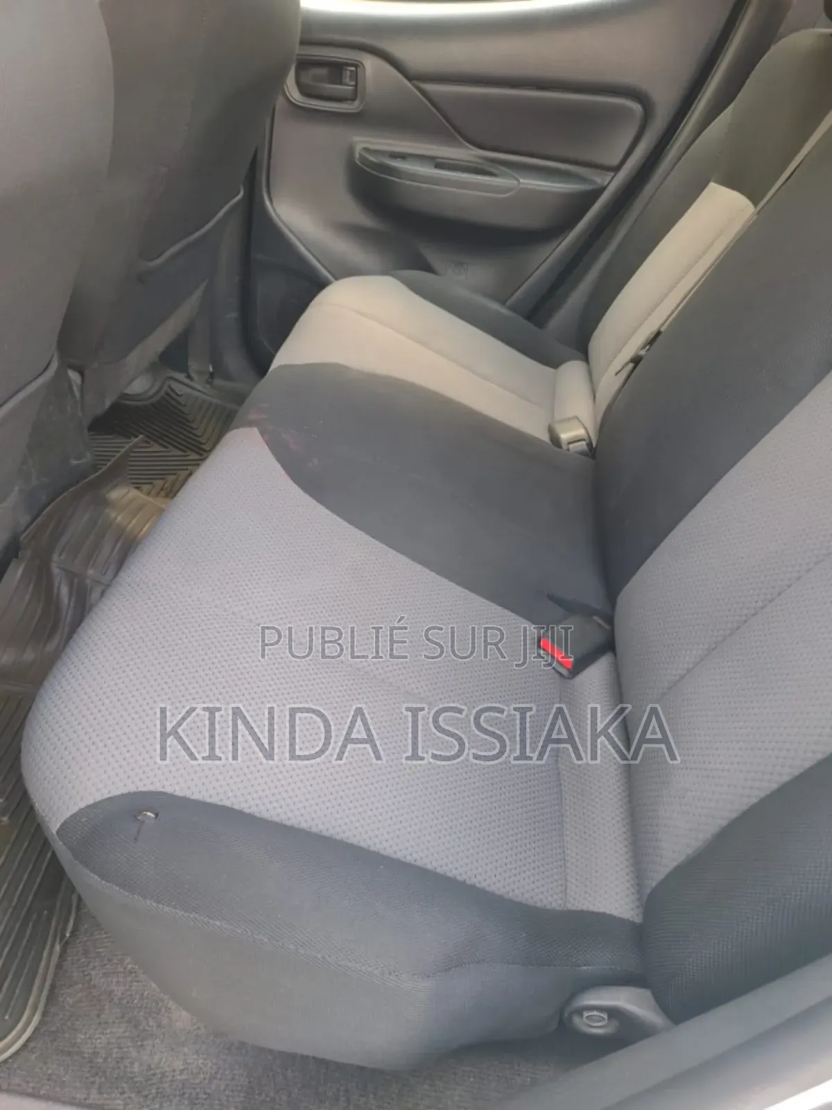 Mitsubishi L200 2023 Blanc cassé