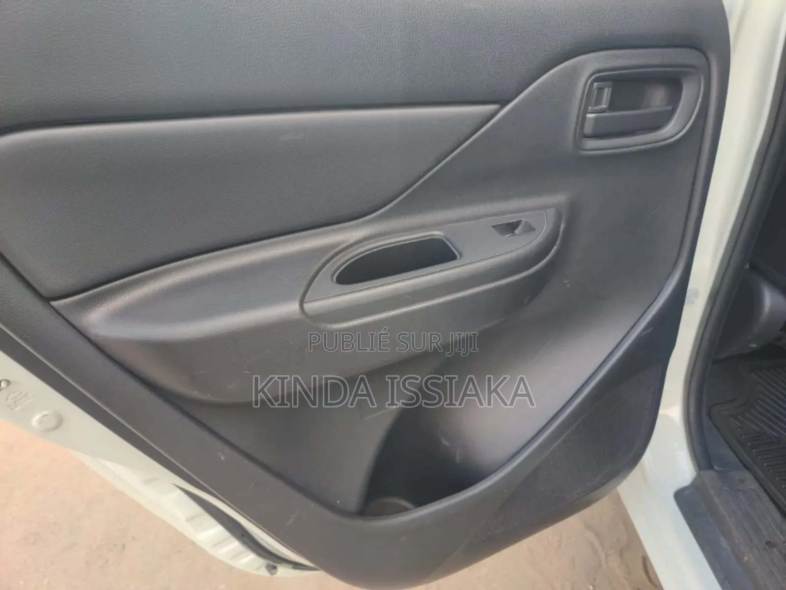 Mitsubishi L200 2023 Blanc cassé