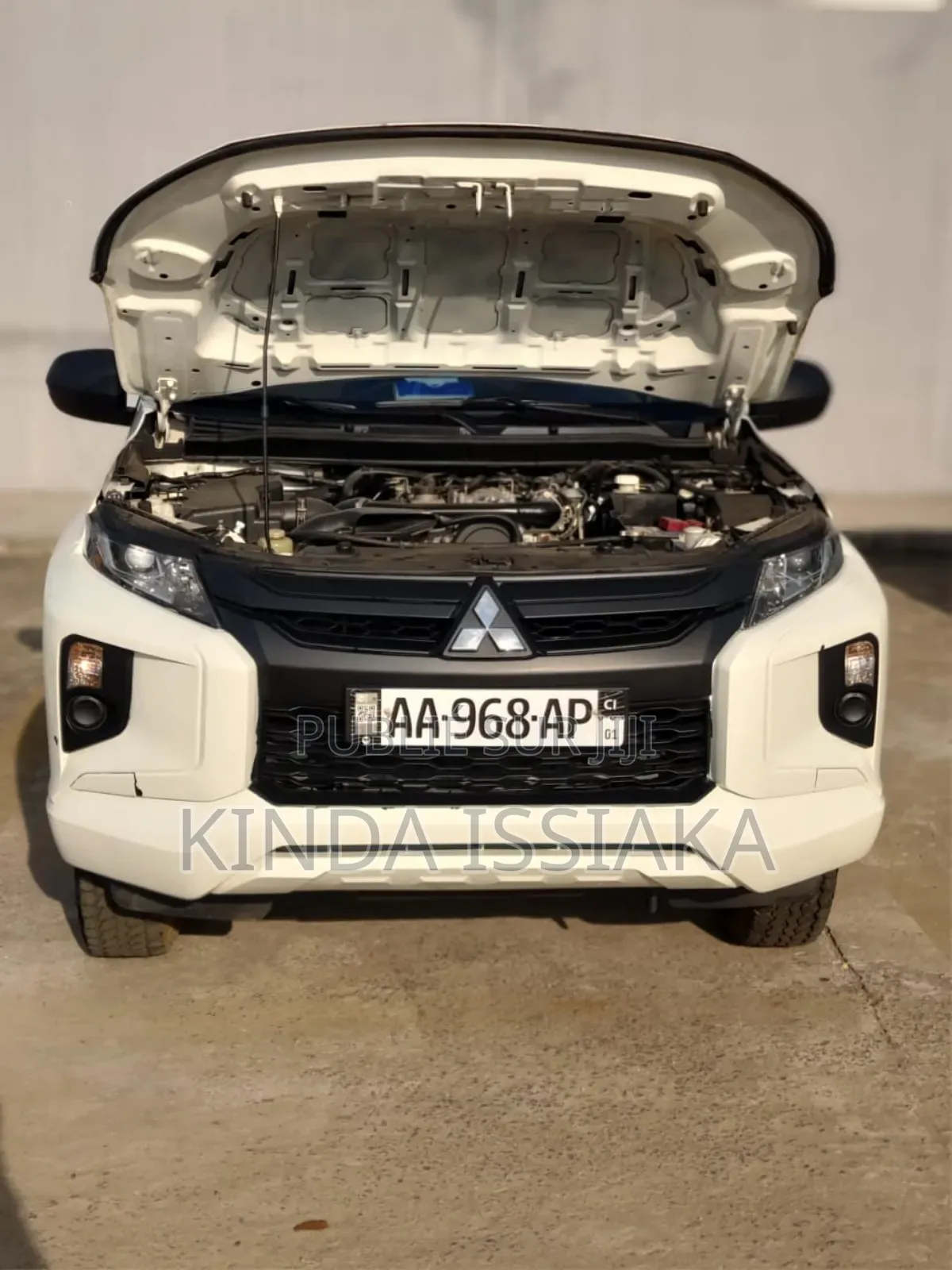 Mitsubishi L200 2023 Blanc cassé