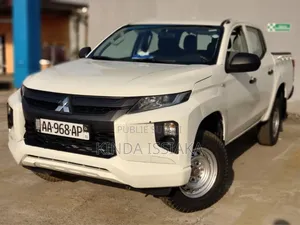 Mitsubishi L200 2023 Blanc cassé