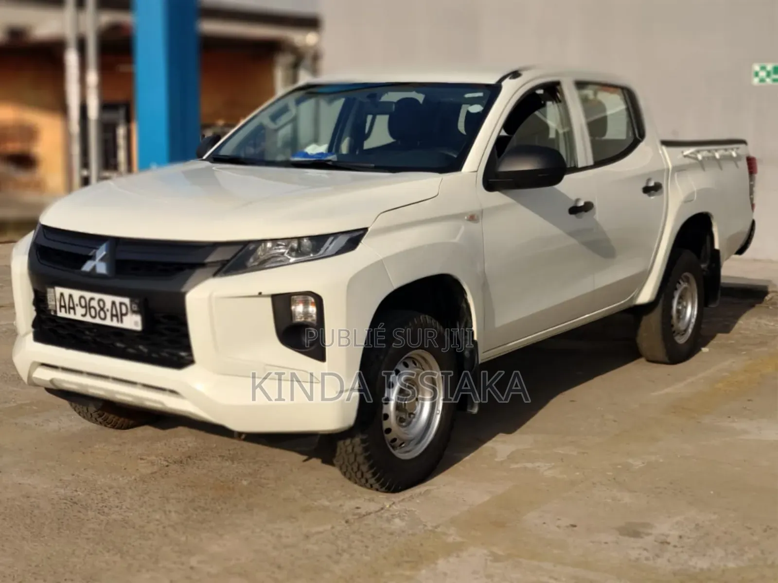 Mitsubishi L200 2023 Blanc cassé